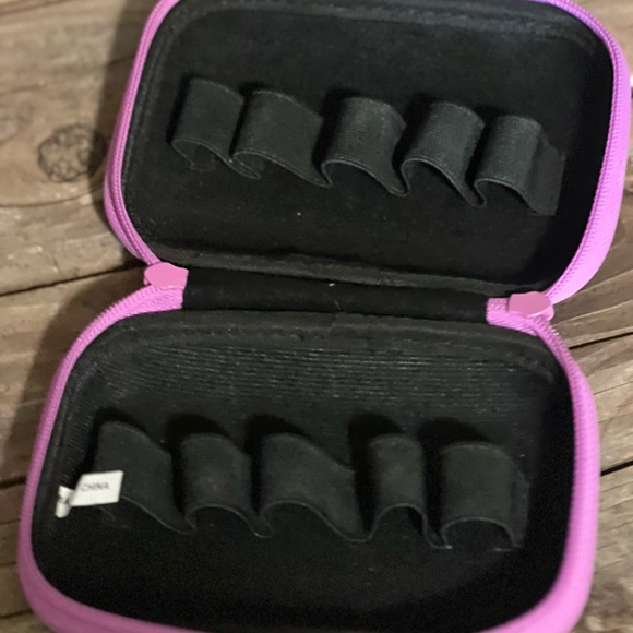 Young living New carry case with 4 bottles of Essential oils - Picture 3 of 3